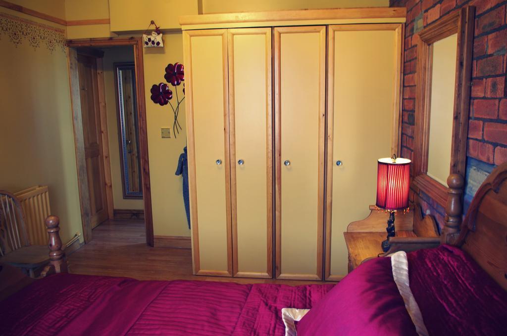 Crown House Suites Halifax Bilik gambar